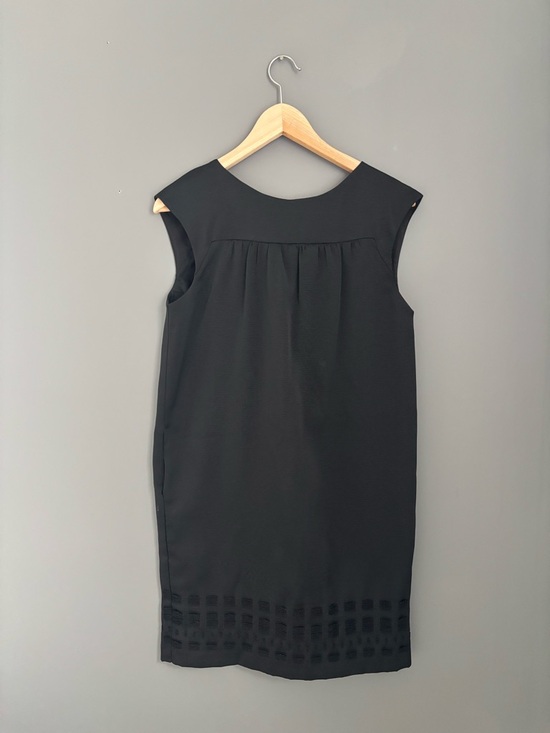 Zara Dresses & Skirts - Zara Black Sleeveless Shift Mini Dress